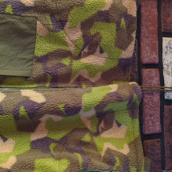 BASS Outdoors NWT, M Camo Fleece - Picture 3 of 7